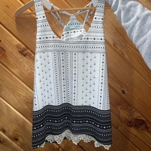 Patterned tank
